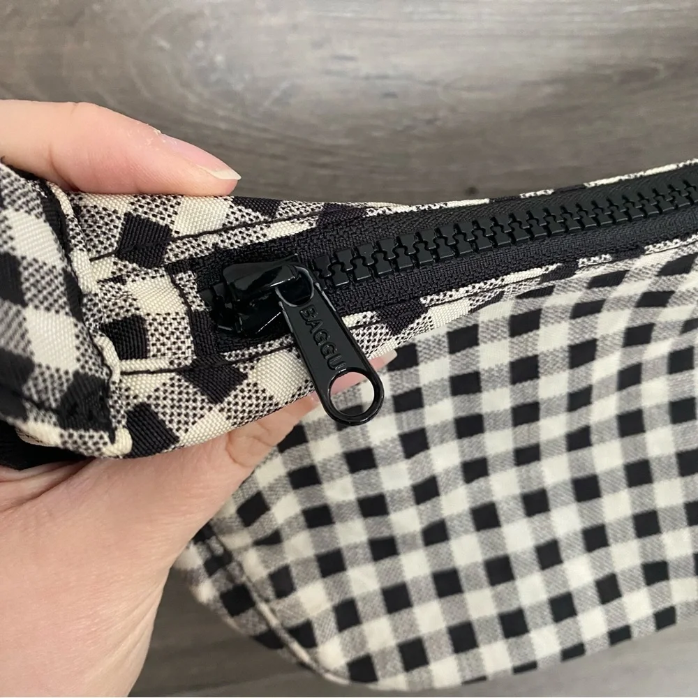 Baggu Nylon Gingham Crescent Bag - Picture 6 of 9